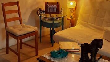 32-inch LED TV with satellite channels, TV