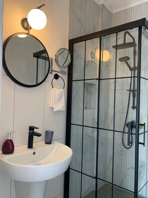 Chambre Double Confort | Salle de bain