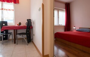 1 Schlafzimmer, Reisekinderbett, kostenloses WLAN, Bettwäsche
