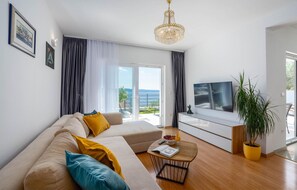 Fernseher, Tischtennisplatte