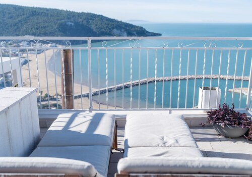 Stunning apartment with sea view in the heart of Peschici