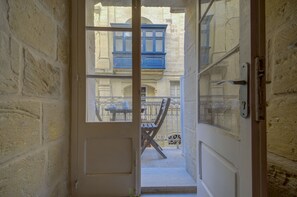 Signature Apartment | Terrace/patio - Tritoni harbour suites (Valletta)