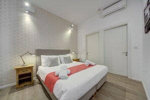 In-room safe, soundproofing, iron/ironing board, free WiFi - Tritoni harbour suites (Valletta)