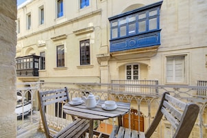 Signature Apartment | Balcony view