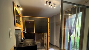 A modern bathroom with a glass shower enclosure, a wooden vanity, and a large mirror. - Casa de Monzel - Jacuzzi and panoramic view of the Bresse mountains (La Bresse)