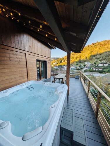 Casa de Monzel - Jacuzzi and panoramic view of the Bresse mountains