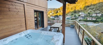 Casa de Monzel - Jacuzzi and panoramic view of the Bresse mountains