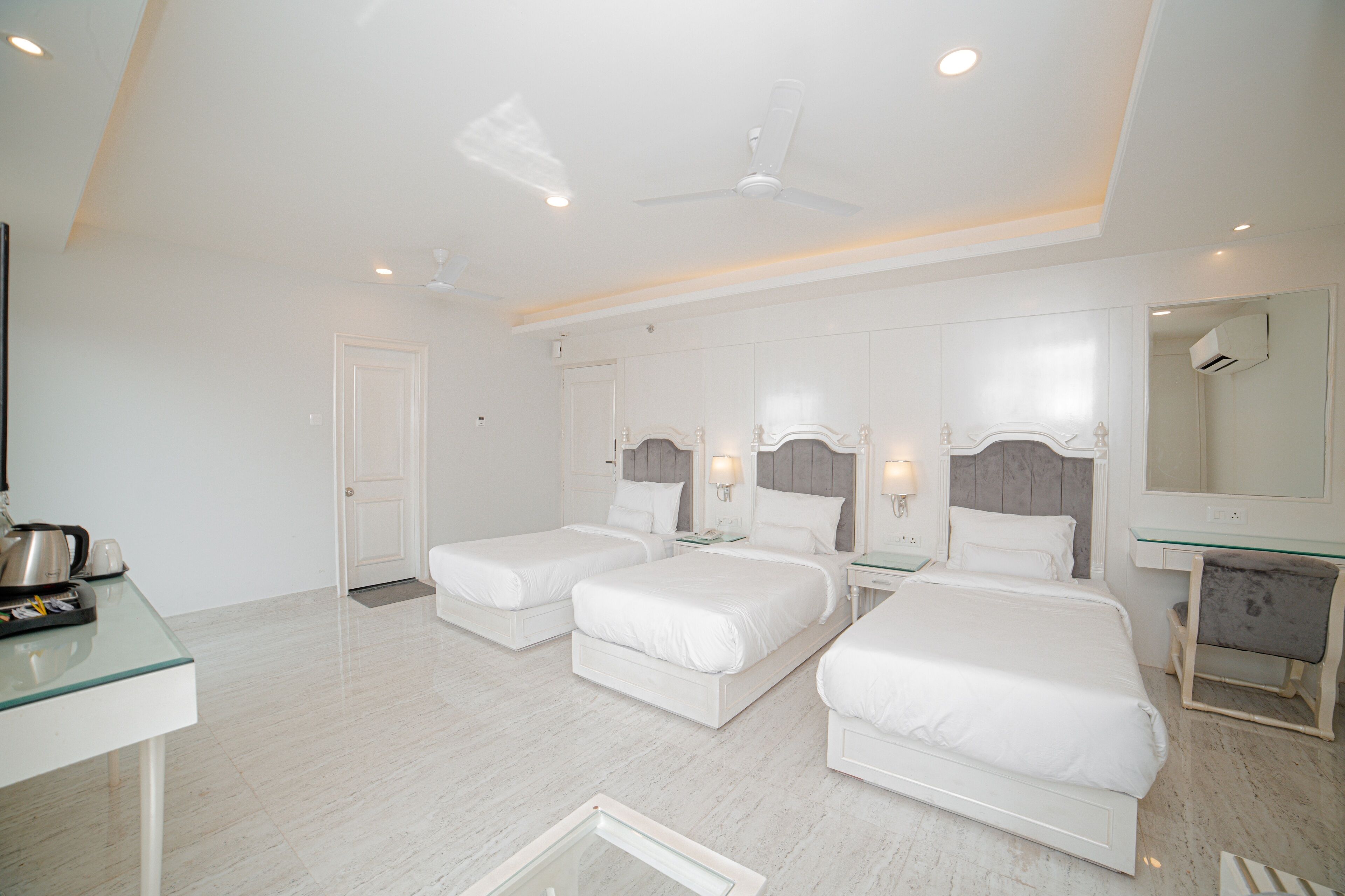 deluxe triple room | 1 bedroom, in-room safe, soundproofing, iron/ironing board