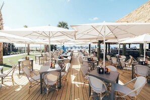 屋外ダイニングエリア