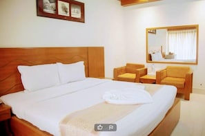 Standard Double Room | Iron/ironing board, free WiFi