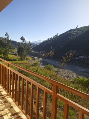 Property grounds - Rural house with views of mountains, river and Cordillera Blanca (Huaraz)