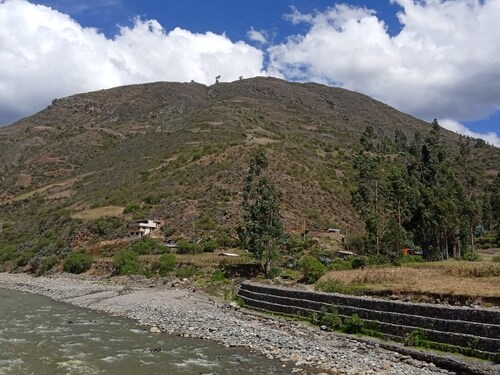 Country house with views of the mountains, the river, and the Cordillera Blanca