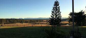 Beautiful studio overlooking great dividing range