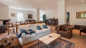 A spacious living room with a sofa, armchairs, a coffee table, and a fireplace. - Awesome home in Rieti with WiFi (Rieti)