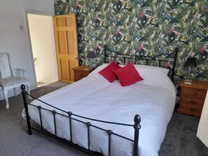 1 bedroom, desk, iron/ironing board, free WiFi