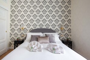 3 Schlafzimmer, Schreibtisch, Bügeleisen/Bügelbrett, Reisekinderbett
