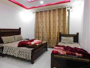 Iron/ironing board, free WiFi - Balakot Hotel (Balakot)