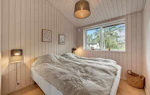 3 bedrooms, travel cot, free WiFi