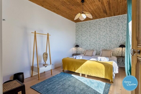 3 bedrooms, iron/ironing board, free WiFi, bed sheets