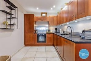 Frigorifero, microonde, forno, lavastoviglie
