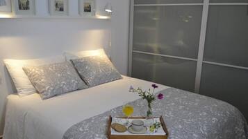 2 slaapkamers, een strijkplank/strijkijzer, gratis wifi, beddengoed