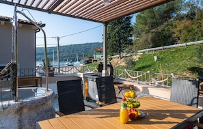 تناول الطعام بالخارج