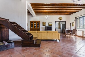 Villa panoramica | Area soggiorno | Smart TV