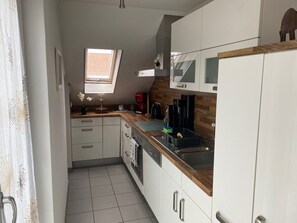 Kühlschrank, Ofen, Herdplatte, Geschirrspüler