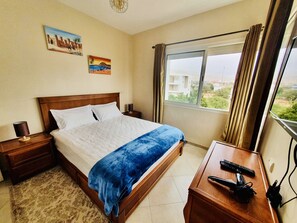 2 Schlafzimmer, Reisekinderbett, kostenloses WLAN, Bettwäsche