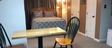 1 chambre, bureau, fer et planche à repasser, Wi-Fi gratuit