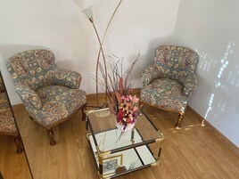 Suite estudio clásica | Ropa de cama de alta calidad, edredones de plumas, mobiliario individual