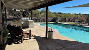 A covered patio with a pool, outdoor grill, and seating area. - Casita in the Catalina Foothills near Sabino Canyon, The Loop, restaurants, food (Tucson)