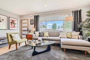 Smart TV, video games, stereo - Sportsfans Paradise! Dog Friendly/Outdoor Kitchen (Denver)