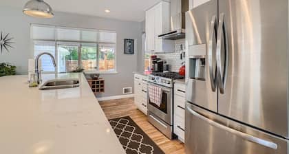 Sportsfans Paradise! Dog Friendly/Outdoor Kitchen