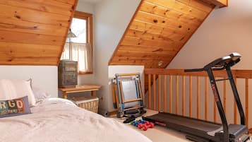 3 bedrooms, desk, iron/ironing board, WiFi