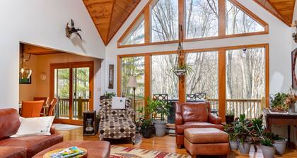 Great Canaan location with comfy indoor & outdoor spaces. Hot tub. Private baths