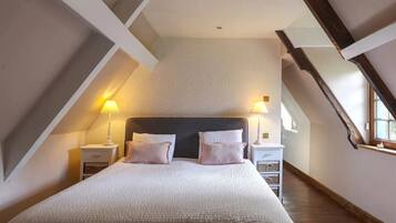 4 bedrooms, iron/ironing board, free WiFi