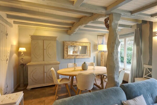 Dining - Magnificent farmhouse in a dream environment (Saint-Pierre-le-Viger)