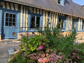 Exterior detail - Magnificent farmhouse in a dream environment (Saint-Pierre-le-Viger)