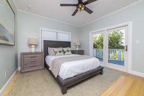 4 chambres, bureau, fer et planche à repasser, lit parapluie