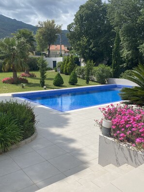 Outdoor pool - Summer special 10% Luxury villa on 5000m2 plot (Laroque-des-Albères)