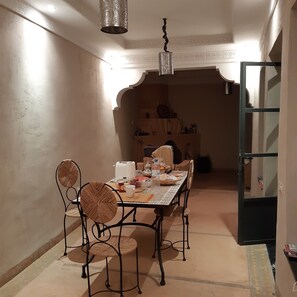 تناول الطعام