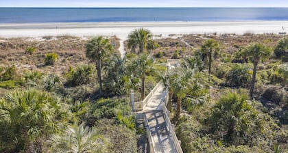 Cozy getaway at Breakers- 1 bedroom Oceanfront condo - Coligny Beach area.