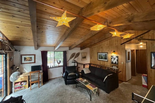 TV connectée, cheminée, table de tennis de table, chaßne hi-fi