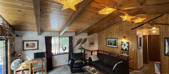 Sweet Retreat: Theater, Pool/Ping-Pong, Quiet!
