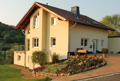 Small vacation apartment (65m²) with "beautiful view" Garden with playground