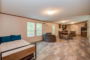 Living area - Brand New Clayton Home - Dickinson Home! (San Leon)