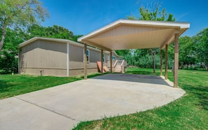 Property grounds - Brand New Clayton Home - Dickinson Home! (San Leon)