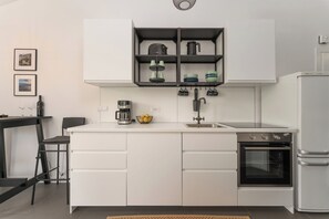 Refrigerador, horno, placa de cocina, lavavajillas