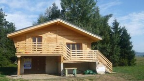 A wooden cabin with a balcony, a staircase, and a garage. - Chalet, view mountain, terrace, tv, 85m², Villard de Lans (Lans-en-Vercors)